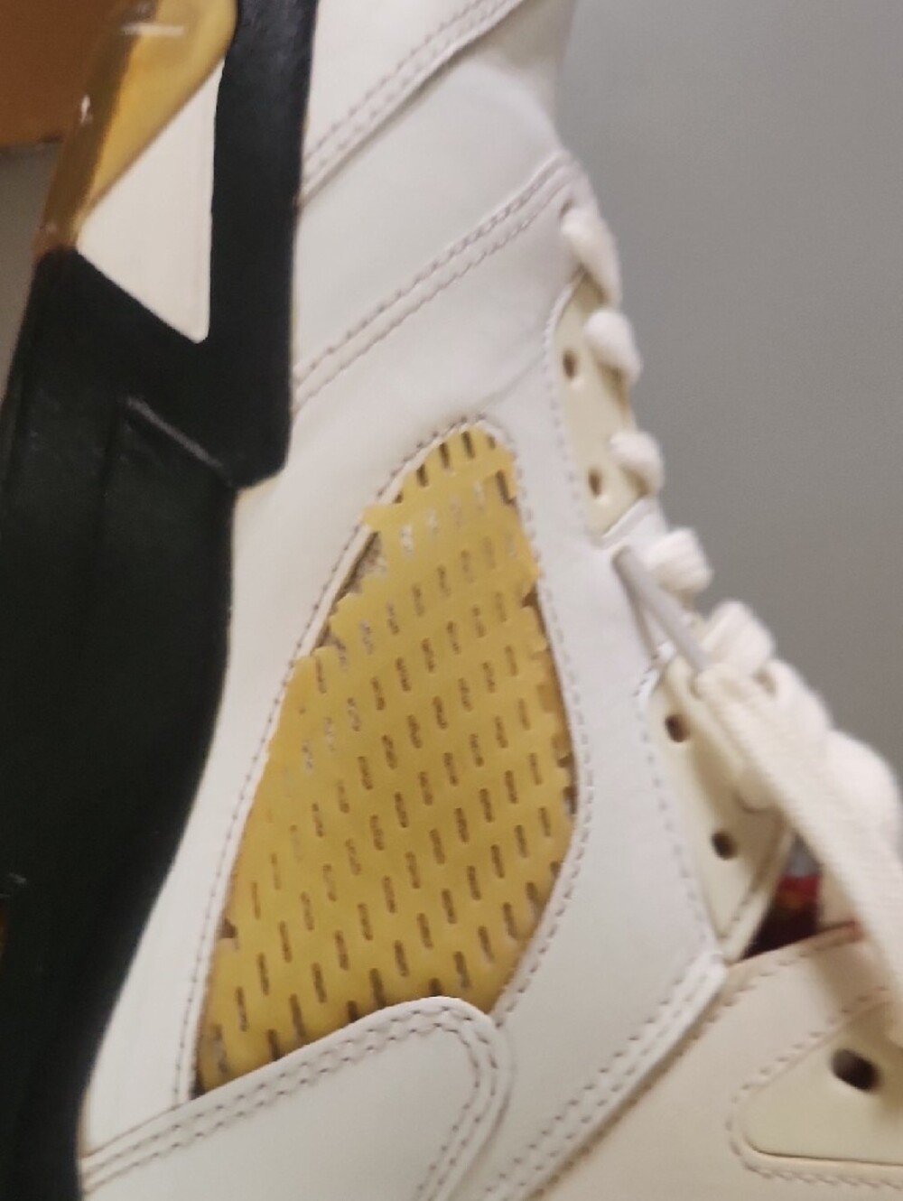 Jordan 5s 2012 - Picture 8 of 9